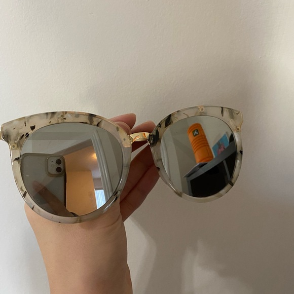 Oversized sunglass - Picture 2 of 2